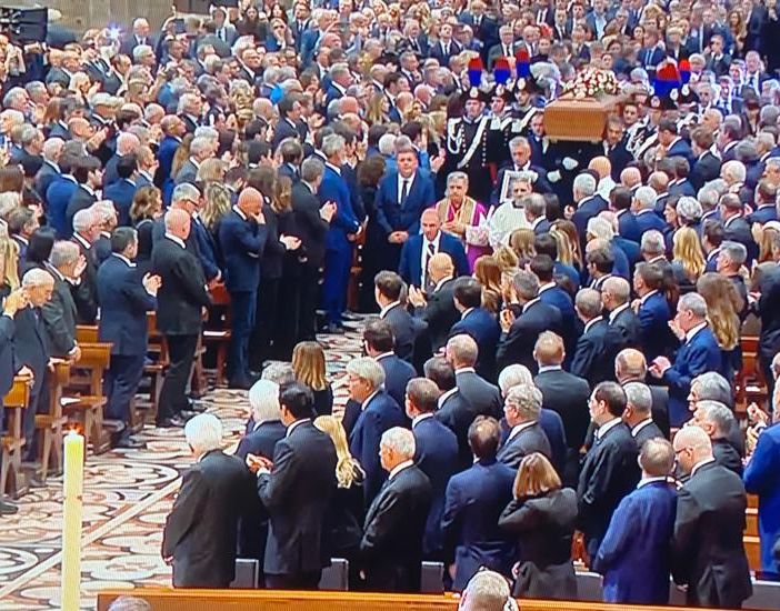 Le immagini dei funerali in Duomo di Silvio Berlusconi (foto dallo speciale Tg5)