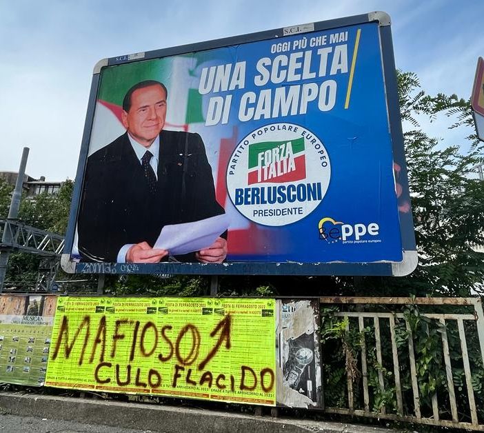 Il manifesto elettorale di Berlusconi e Forza Italia preso di mira in via Nino Bixio a Varese