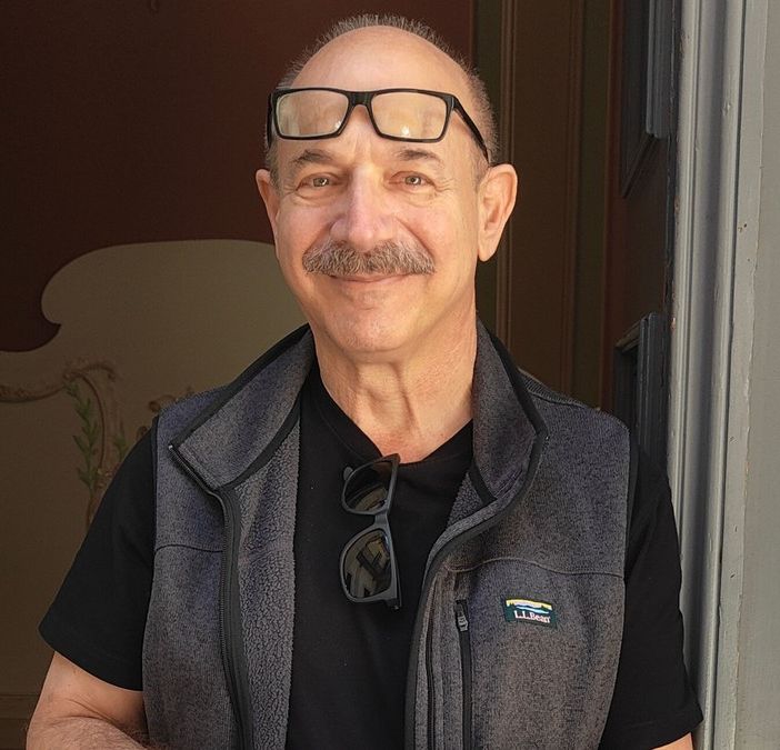 Convegno sull'immunologia a Varese: Bruce Beutler ispira i giovani scienziati con il suo messaggio di dedizione