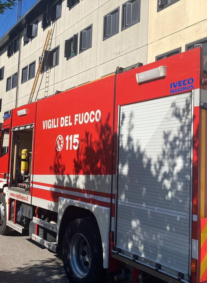 Incendio nel carcere di Busto: in fiamme un alloggio utilizzato dagli agenti della penitenziaria