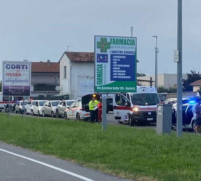 FOTO. Maxi tamponamento sul Sempione a Busto: 24enne incinta portata al pronto soccorso