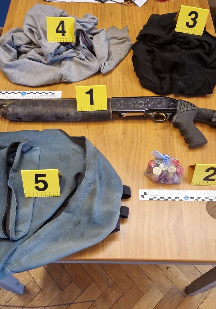 Il materiale sequestrato dalla polizia di Stato del commissariato di Busto