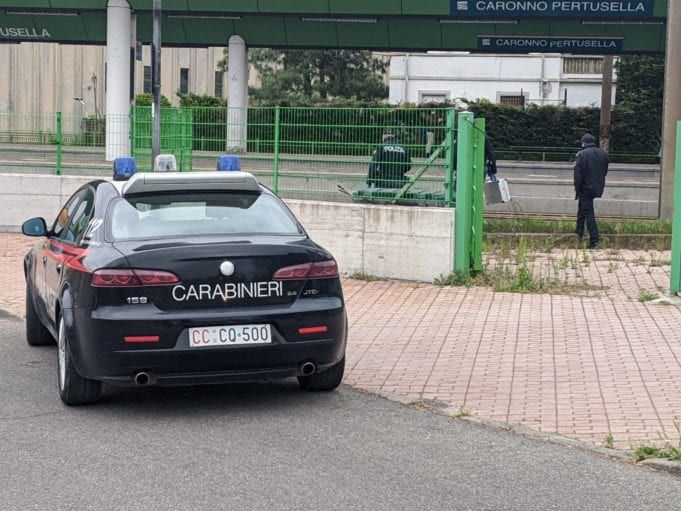 Vandalismi sul treno Saronno-Laveno, convoglio costretto a fermarsi a Malnate