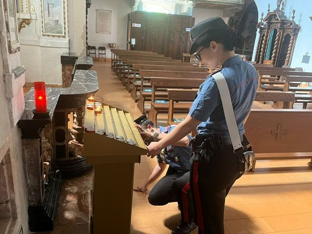 Rubava dalle cassette delle offerte nella chiesa della Madonna del Carmine di Luino: arrestato un 35enne romeno