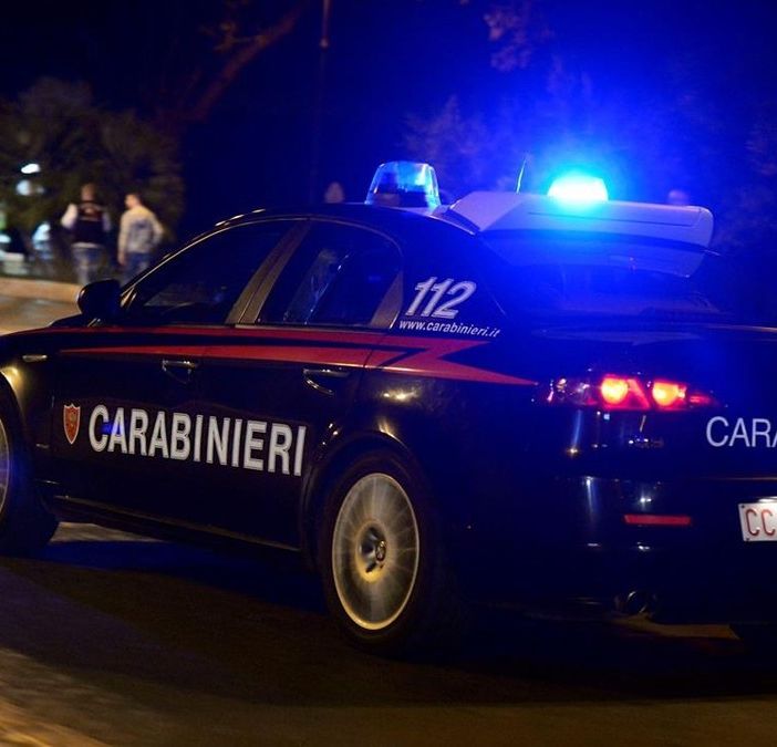 Lite nella notte a Saronno, 24enne aggredito con un coltello