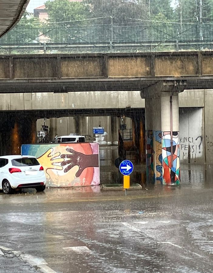 Il sottopasso di Casorate Sempione allagato (foto dalla pagina Facebook &quot;Casorate Sempione: il paese che vorrei&quot;)
