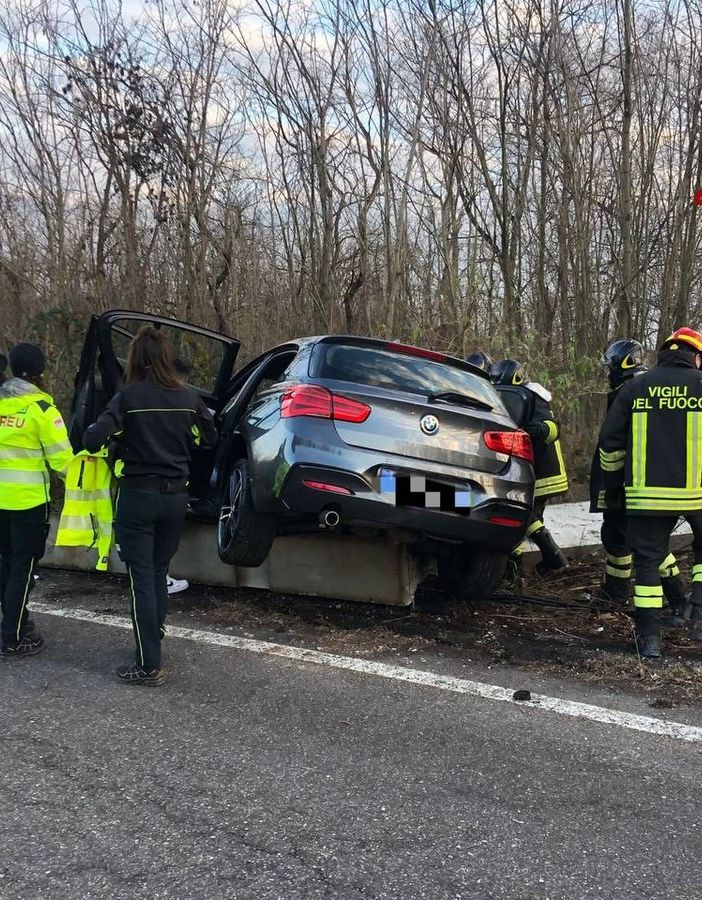 Le immagini dell'incidente stradale avvenuto nel pomeriggio a Cassano Magnago
