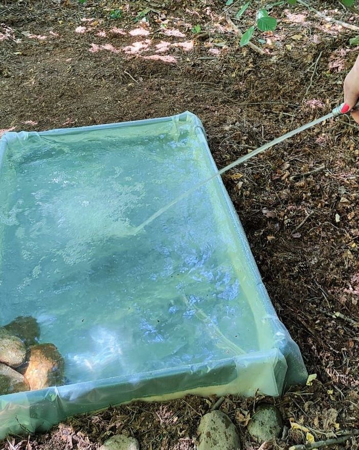 Il cuore della Protezione Civile di Cavaria che dà da bere agli animali selvatici della Valle del Boia