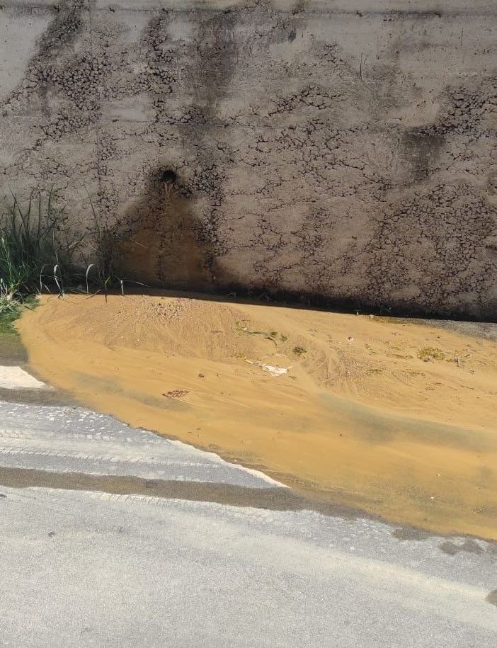 Fango nel parcheggio sotterraneo di Premezzo a Cavaria: «Non si tratta di acqua di fogna»