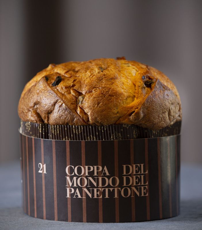 Sua maestà il panettone. Sotto: Claudio Colombo
