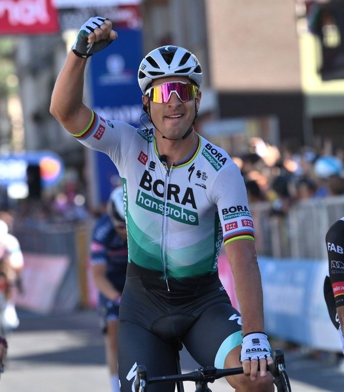 Peter Sagan imperiale sul traguardo di Foligno