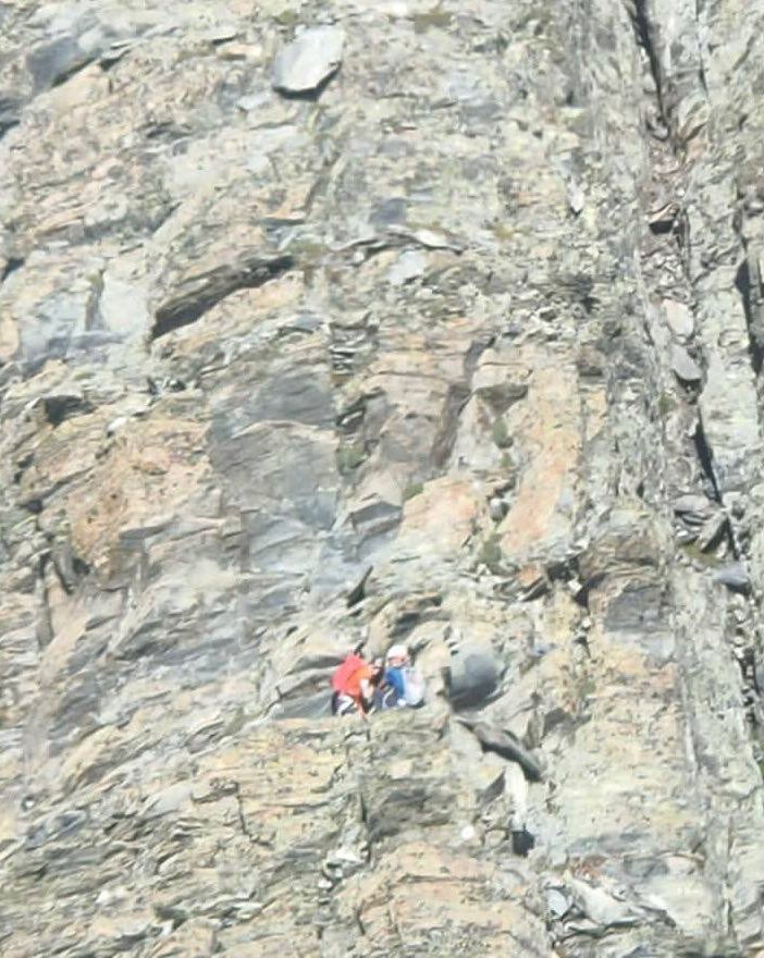 Due escursionisti restano bloccati su una parete rocciosa del Pizzo del Diavolo a 2.800 metri: salvati con l'elicottero Drago 153 decollato da Malpensa