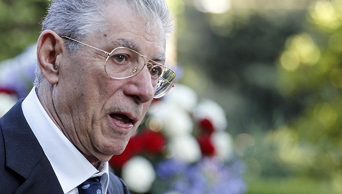 Malore per Umberto Bossi nella sua abitazione di Gemonio
