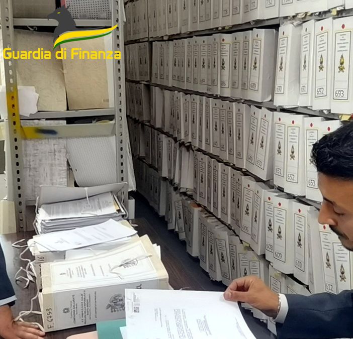 Prestiti a tassi d'usura: la Guardia di Finanza arresta cinque persone nel Varesotto. Imprenditori in difficoltà costretti a pagare interessi del 120%