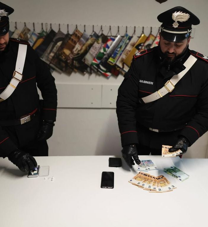 Induno, fermato in via Jamoretti con dieci dosi di cocaina in auto: giovane arrestato