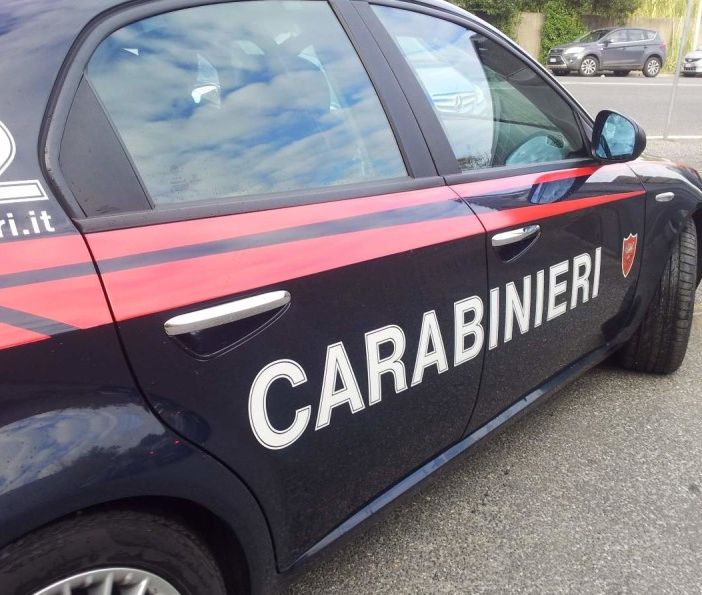 Orrore alle porte di Milano: diciannovenne uccide il padre e lo fa a pezzi