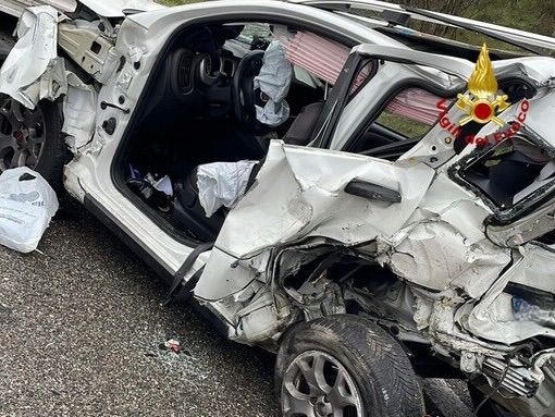 Schianto sulla 336 di Malpensa: donna estratta dalle lamiere dell’auto dai vigili del fuoco