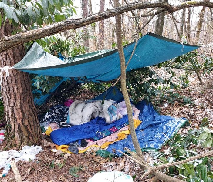 Spaccio al Parco Pineta, nell'ultimo mese sempre più controlli: numerosi bivacchi smantellati e 250 persone identificate
