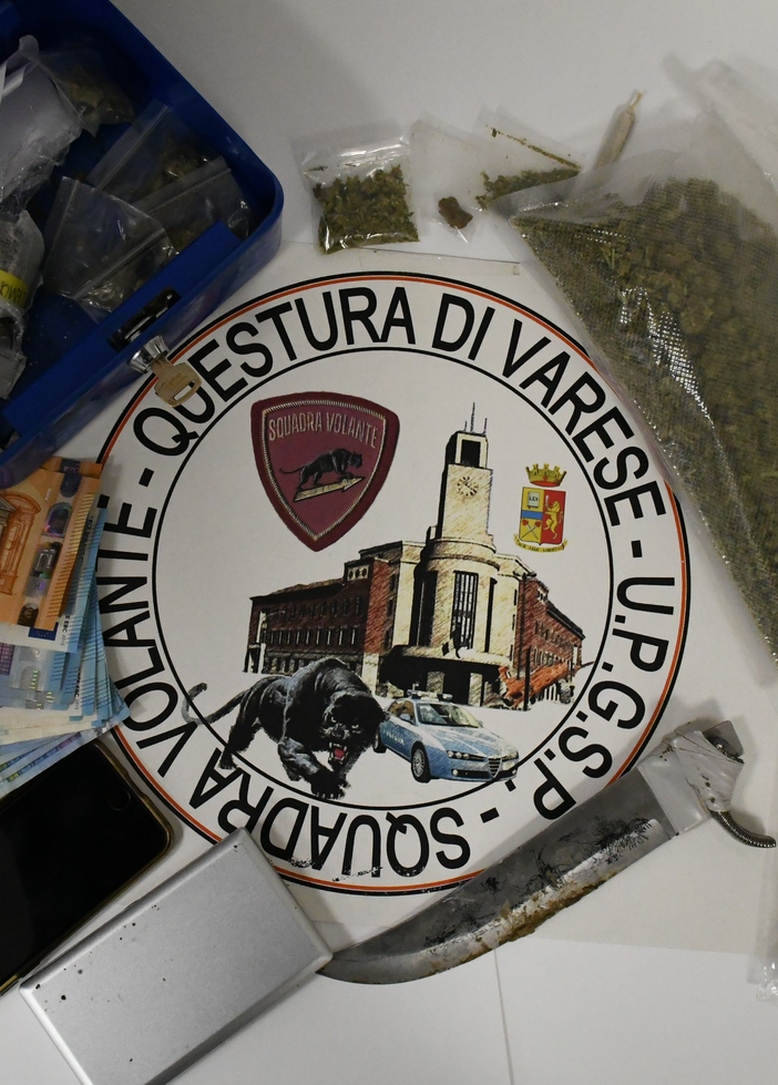 Ventiduenne varesino trovato con la droga davanti alle scuole: arrestato