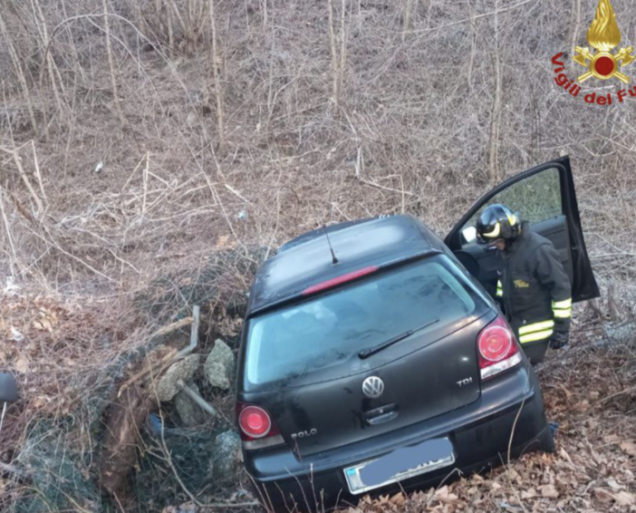 Esce di strada con l'auto: grave un ragazzo di 19 anni a Mergozzo