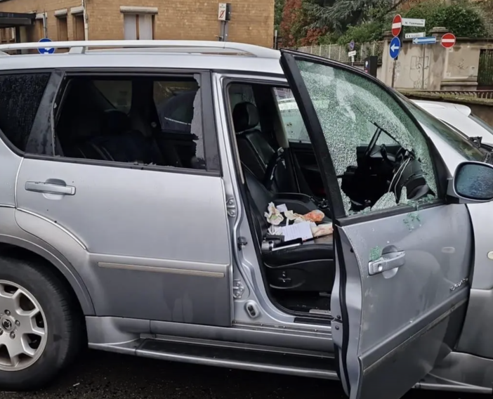 Una delle auto finite nel mirino (foto da ilSaronno.it)