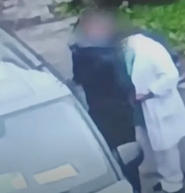 Corruzione all’obitorio di Saronno, il tariffario: 50 euro per vestire o radere una salma