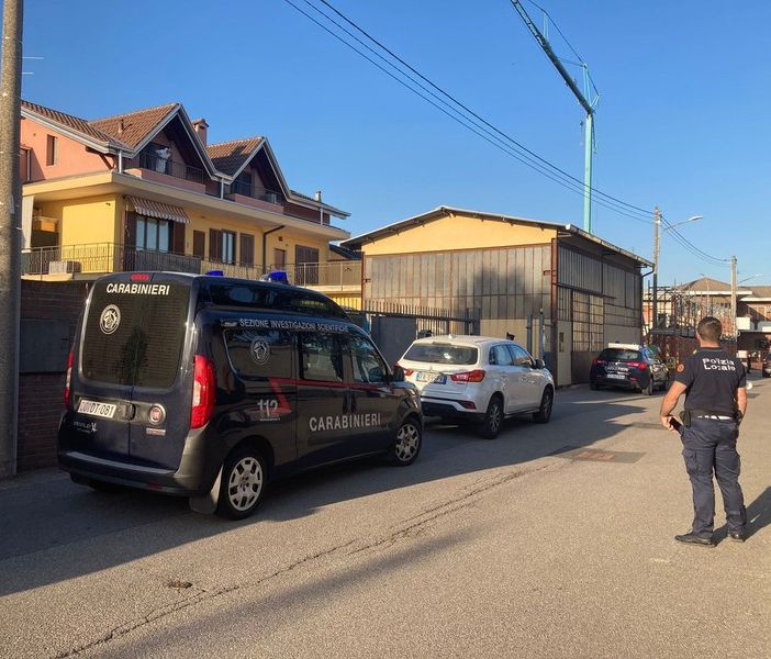 Vanzaghello, è omicidio-suicidio. La testimone: «Ho visto quella donna gettarsi dal balcone»