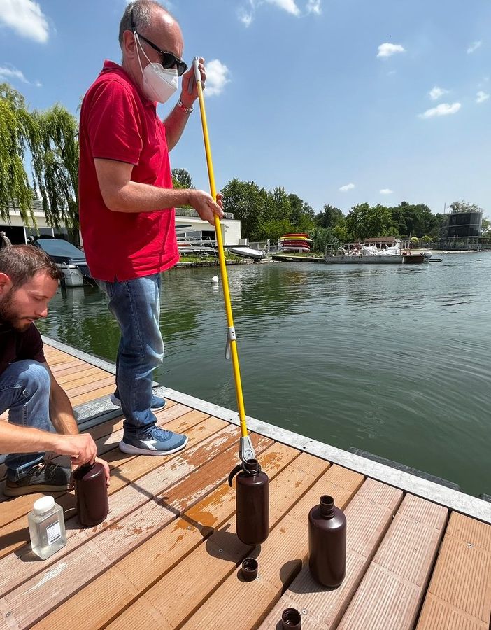 VIDEO. Lago balneabile, ultimi prelievi prima dei tuffi: «Fare il bagno è sicuro e certificato»