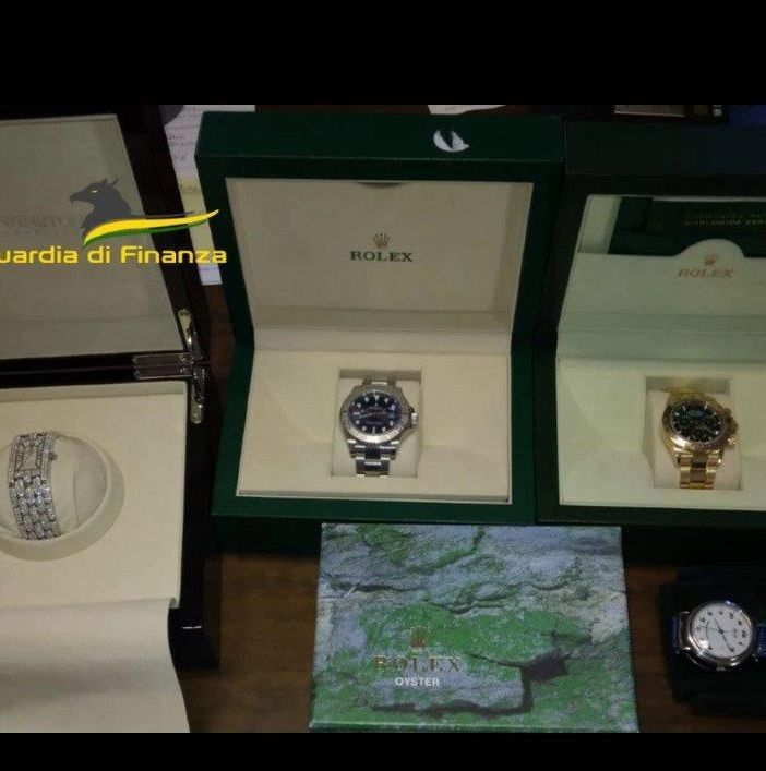 Controlli alle frontiere con la Svizzera: sequestrati orologi, sigari, gioielli e denaro