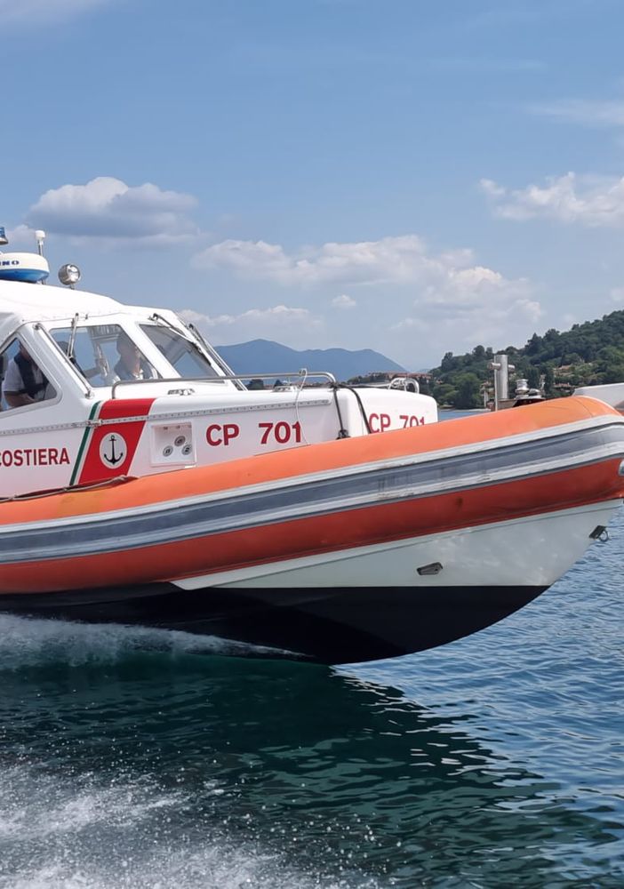 Guardia costiera, boom di interventi sul lago Maggiore: in un mese e mezzo 35 operazioni di soccorso
