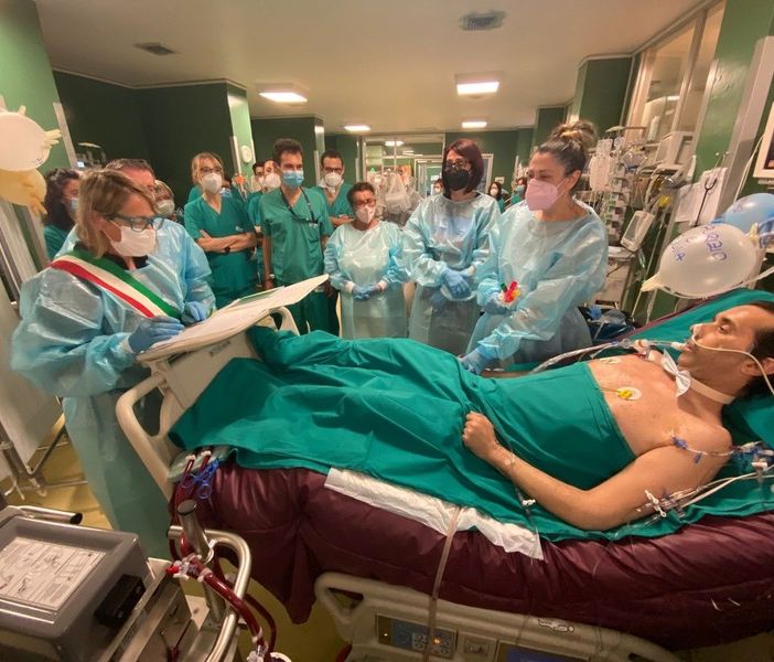 Torino, in fin di vita si sposa all'ospedale ma una donazione inaspettata lo salva