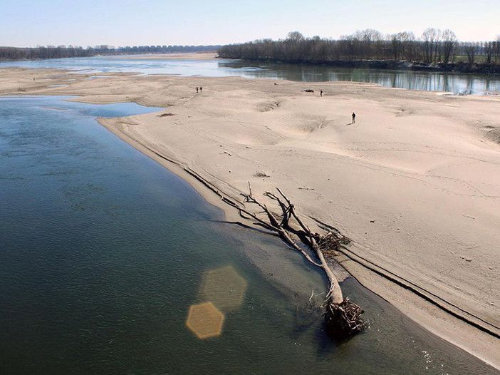Siccità gravissima, allerta rossa nel distretto del Po: il Lago Maggiore solo al 24% della sua capacità d'invaso