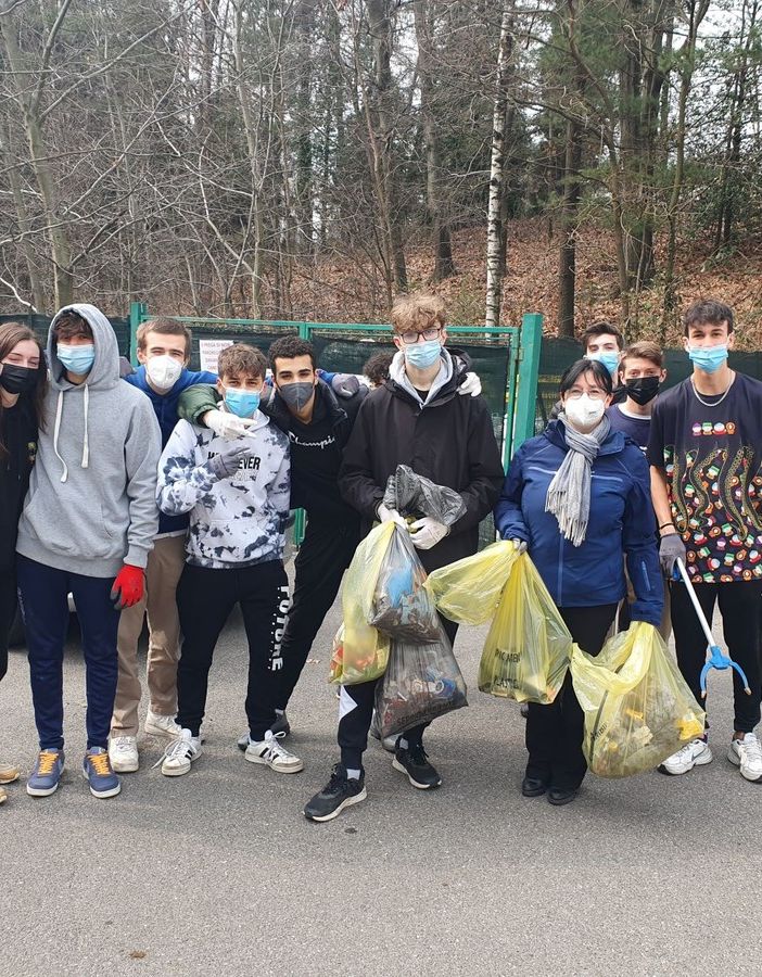 Gli studenti del “Geymonat” si rimboccano le maniche per la pulizia del territorio