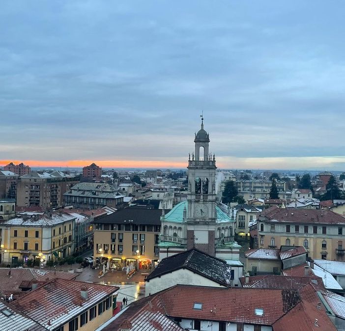 EmozioNatale a Busto, resistono pattini e ruota panoramica. E un concorso mette i sogni in viaggio