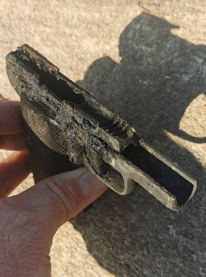 La pistola ritrovata nelle acque del lago di Varese dal pescatore &quot;magnetico&quot; Marco Gaspari