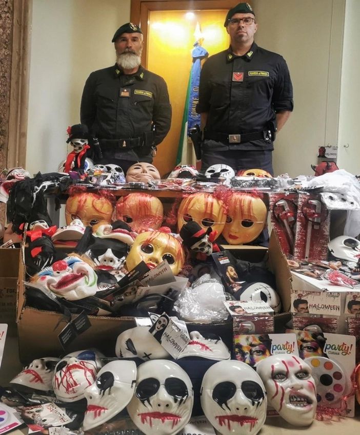 Halloween all'insegna dell'illegalità: la Guardia di Finanza denuncia 39 persone e sequestra 3,6 milioni di euro di prodotti non sicuri