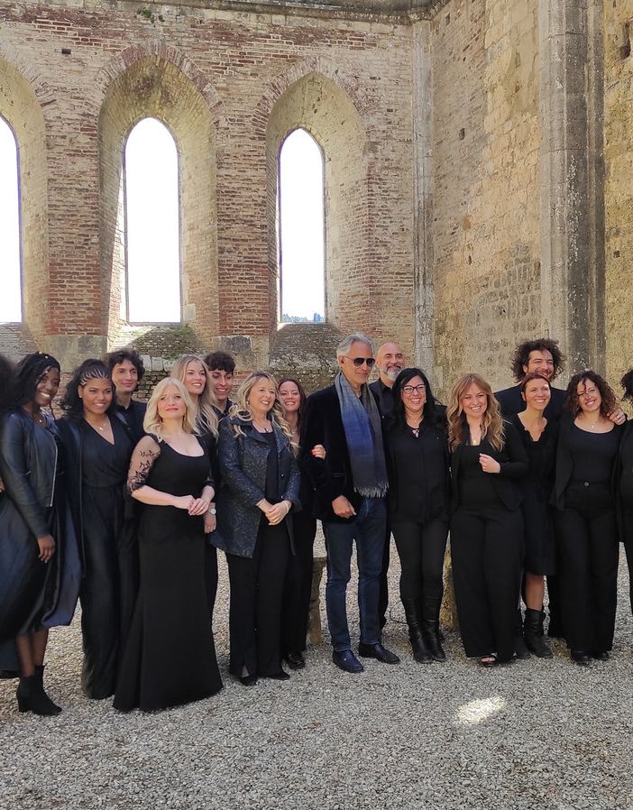Il Solevoci Gospel Choir varesino canta al fianco di Andrea Bocelli in un docufilm americano
