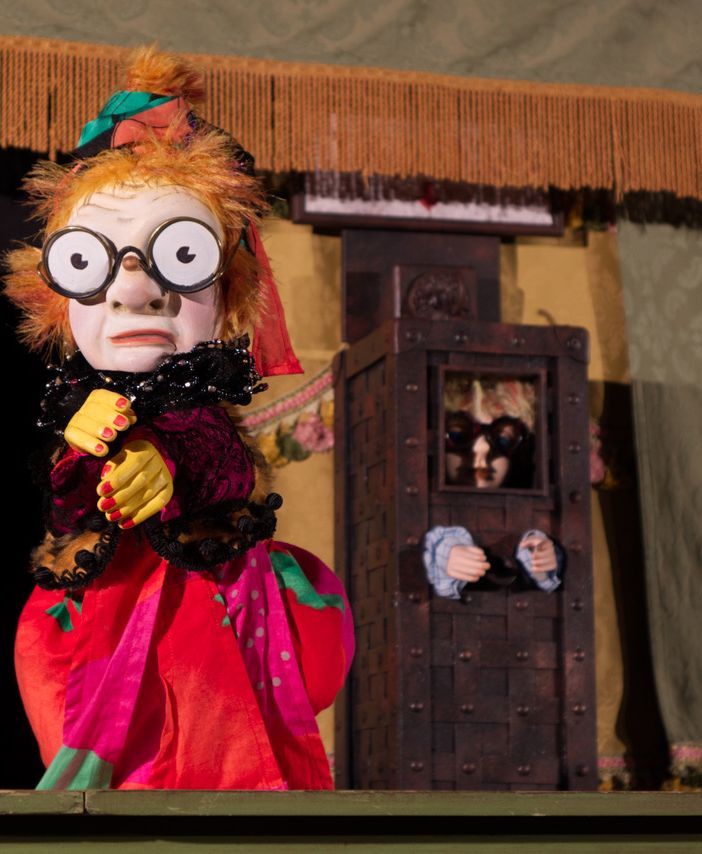 Hansel e Gretel. Sotto, “Pirù e la vendetta di Teodoro”