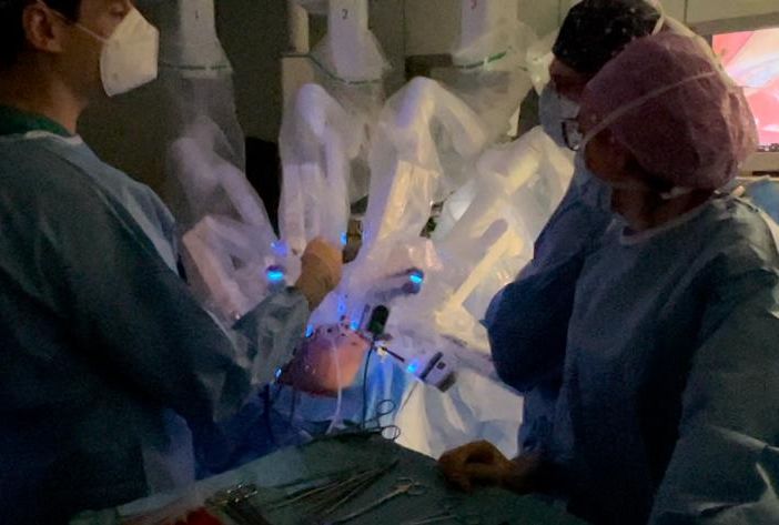 Il robot chirurgico di Asst Sette Laghi asporta il primo tumore maligno al fegato