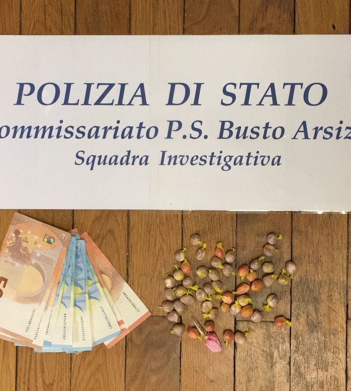 Cocaina nascosta tra i cespugli: la polizia di Busto arresta un pusher