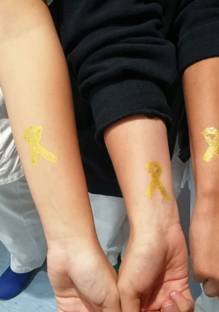 FOTO. Un fiocco dorato illumina il coraggio dei bambini malati di cancro