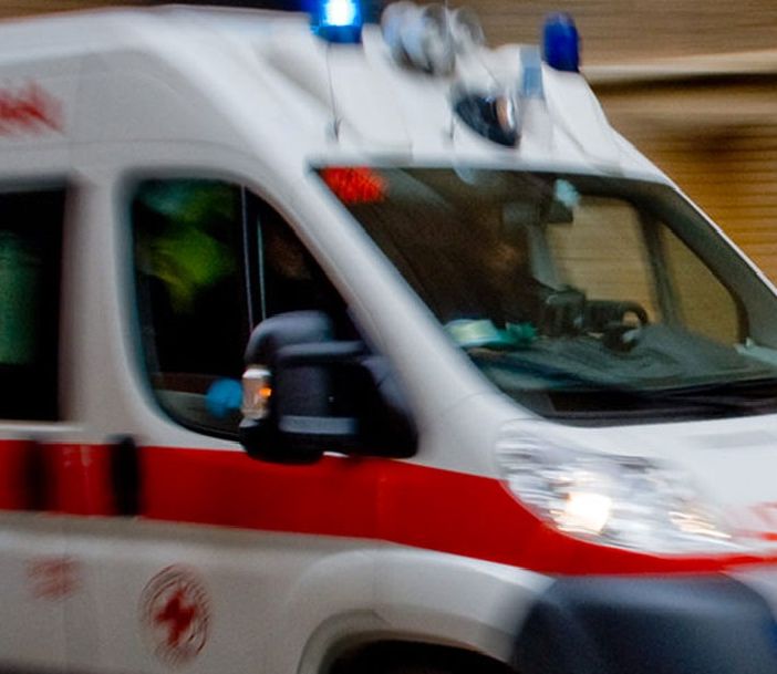 Busto, auto finisce fuori strada: ferito ragazzo di 24 anni