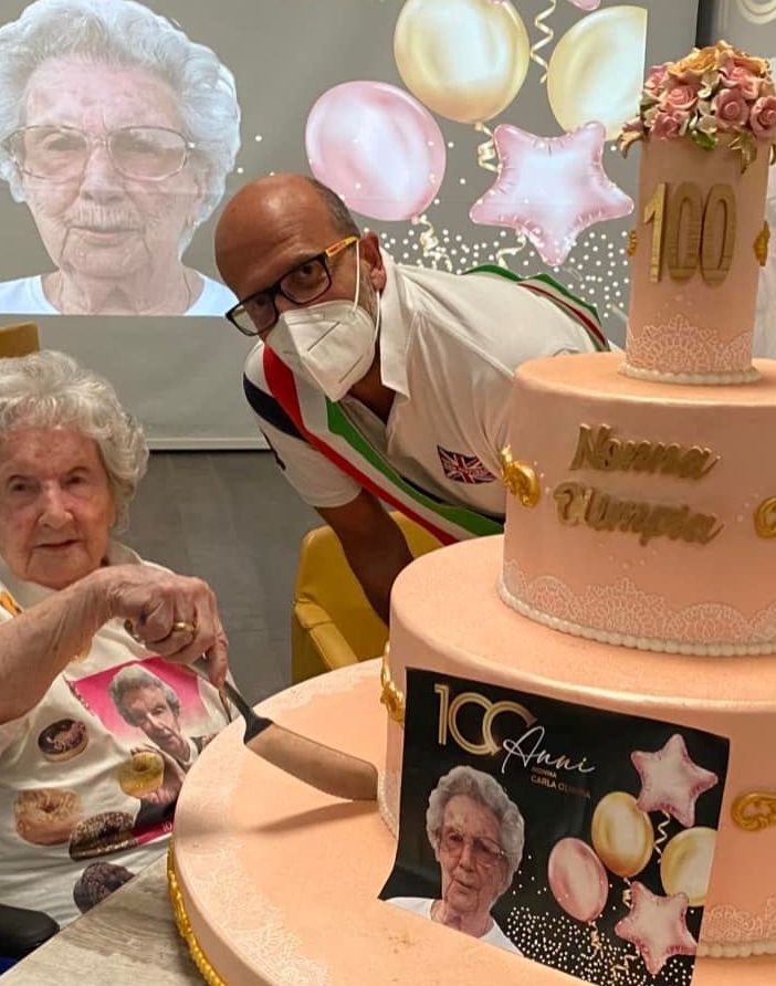 Nonna Olimpia con il sindaco Marco Cavallin