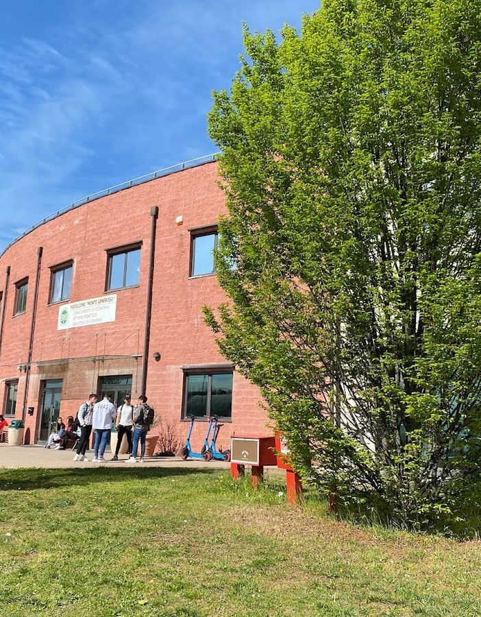 La sede Insubria di via Monte Generoso. Sotto, Alberto Onetti