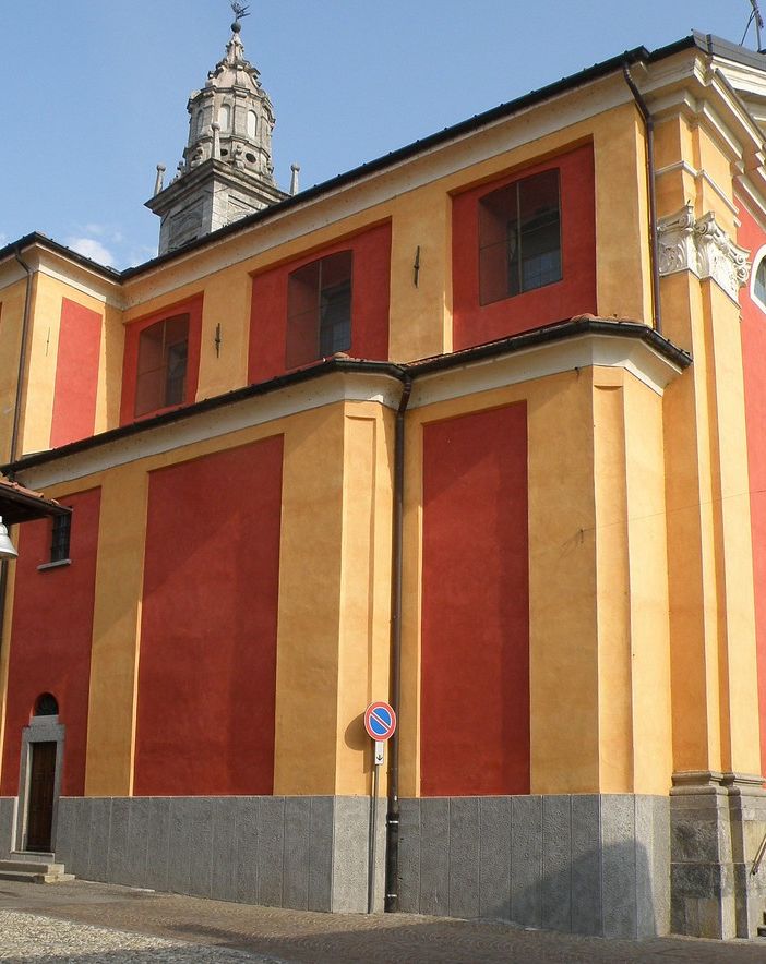 La chiesa parrocchiale di Ispra dove sabato mattina verranno celebrati i funerali di Roberta Conti