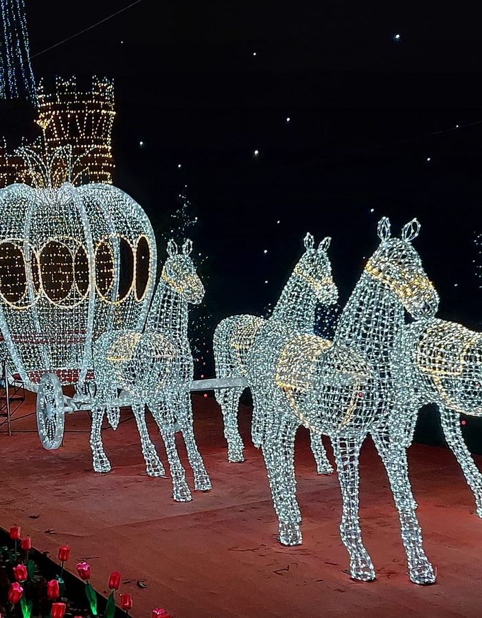 A Leggiuno sono pronte ad accendersi 700mila lucine di Natale, per colorare le feste e scaldare i cuori di grandi e piccini