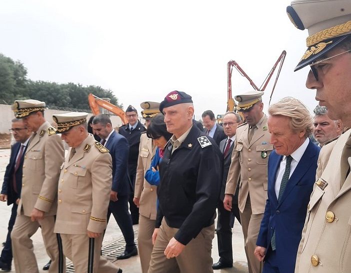 Missione di Leonardo in Algeria: obiettivo accelerare il lavoro di consegna dei primi 7 elicotteri