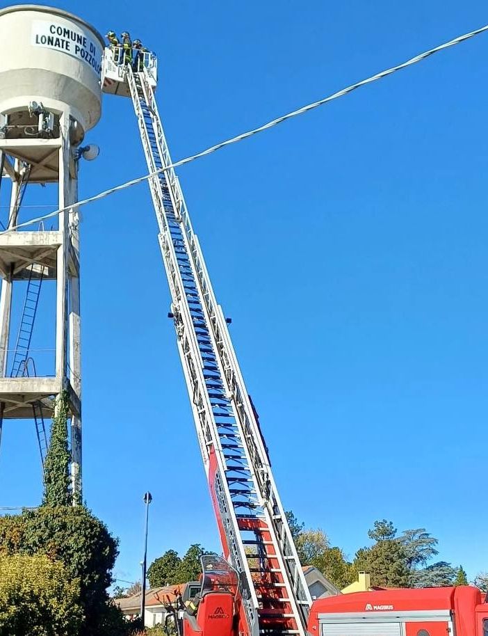 Raffiche di vento sulla provincia di Varese: alberi caduti e cartelli pericolanti