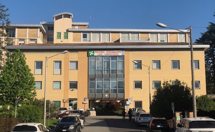 Vaccinazioni anti Covid, gli over 80 di Luino, Germignaga e Maccagno mandati a Gallarate: protestano i sindaci