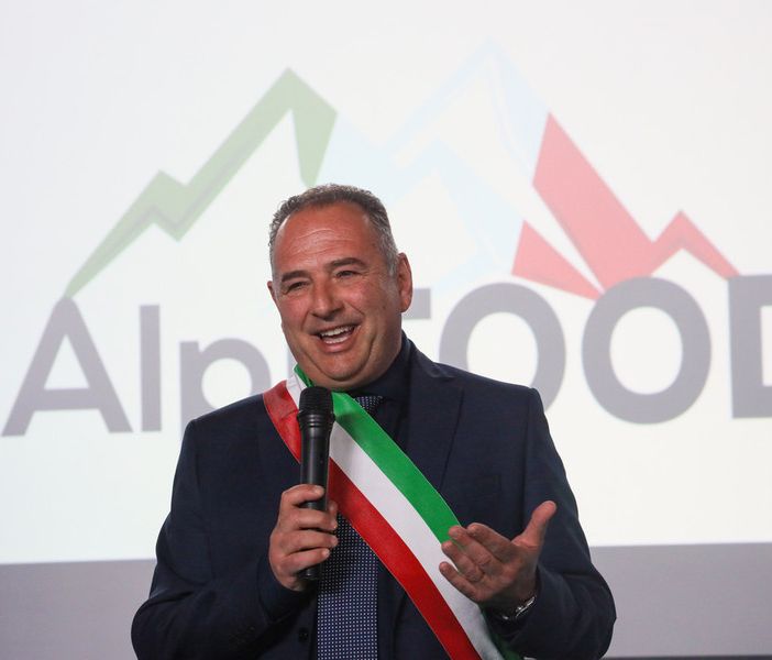 Il sindaco di Daverio Marco Colombo